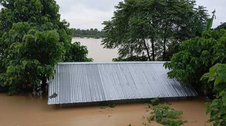 Gumti embankment collapses, affecting hundreds in Comilla
