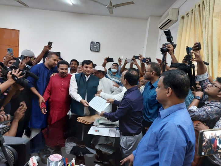 মেয়র পদে মনোনয়ন পত্র জমা দিলেন আজমত ও জাহাঙ্গীর সহ ১২ প্রার্থী মেয়র পদে মনোনয়ন পত্র জমা দিলেন আজমত ও জাহাঙ্গীর সহ ১২ প্রার্থী