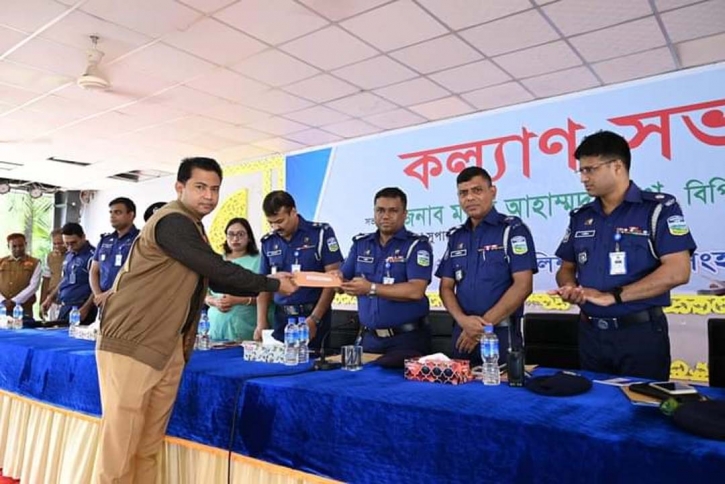 মাসিক কল্যাণ সভায় আইজিপি এবং পুলিশ সুপার কর্তৃক জেলা গোয়েন্দা শাখার বিশেষ সম্মাননা অর্জন মাসিক কল্যাণ সভায় আইজিপি এবং পুলিশ সুপার কর্তৃক জেলা গোয়েন্দা শাখার বিশেষ সম্মাননা অর্জন
