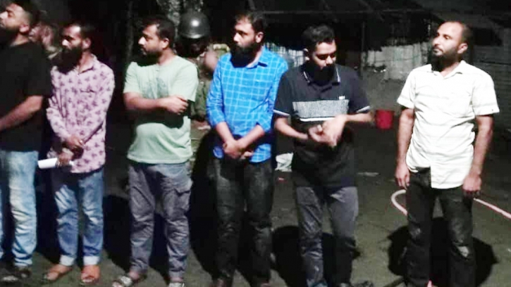 মাদক সেবনের সময় পৌর ছাত্রদল নেতাসহ আটক ৭ মাদক সেবনের সময় পৌর ছাত্রদল নেতাসহ আটক ৭