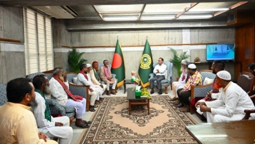 ডেপুটি স্পীকারের সঙ্গে প্রান্তিক কৃষক প্রতিনিধিদলের সৌজন্য সাক্ষাৎ ডেপুটি স্পীকারের সঙ্গে প্রান্তিক কৃষক প্রতিনিধিদলের সৌজন্য সাক্ষাৎ