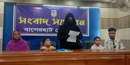 বাগেরহাটে  সড়ক দুর্ঘটনায় নিহত ও আহতদের পরিবারের মাঝে ক্ষতিপূরণের চেক বিতরণ