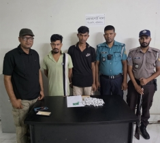 গৌরনদীর দুই যুবক মাদকসহ বরিশালে আটক গৌরনদীর দুই যুবক মাদকসহ বরিশালে আটক