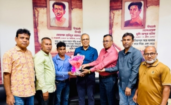 গণমাধ্যম সংস্কার কমিশনের প্রধানকে এমইউজের ফুলেল শুভেচ্ছা গণমাধ্যম সংস্কার কমিশনের প্রধানকে এমইউজের ফুলেল শুভেচ্ছা