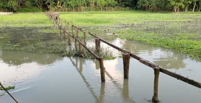 ঘর পেলেও পাননি রাস্তা, জোয়ারে পানিবন্দি আশি পরিবার