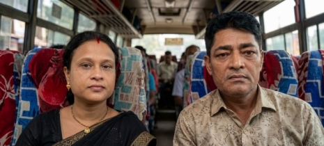 স্বামীকে কিডনি দিতে স্ত্রীর ভারতে রওয়ানা স্বামীকে কিডনি দিতে স্ত্রীর ভারতে রওয়ানা