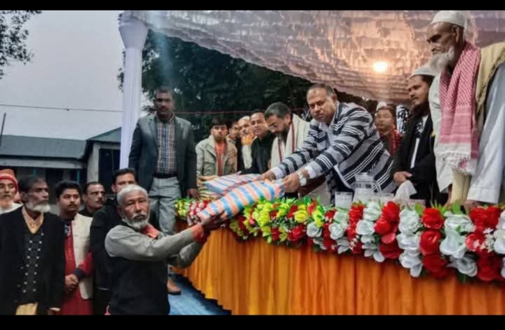 ফুলপুরে অসহায় ও দুঃস্থদের মাঝে শীতবস্ত্র বিতরণ করেন --মোতাহার হোসেন তালুকদার ফুলপুরে অসহায় ও দুঃস্থদের মাঝে শীতবস্ত্র বিতরণ করেন --মোতাহার হোসেন তালুকদার