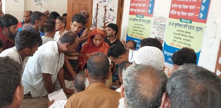 বাগেরহাটে চাল বিতরণে অনিয়মের অভিযোগ