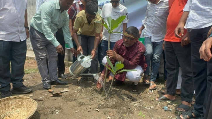 ৫০ হাজার বৃক্ষরোপণ কর্মসূচির উদ্বোধন করলেন মসিক প্রশাসক