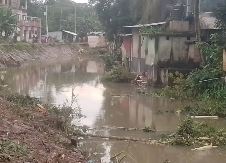খাল খনন নাকি অবৈধ স্থাপনা রক্ষার ‘দেনদরবার’?