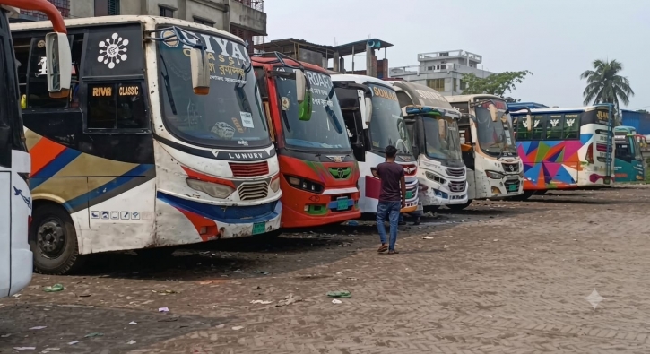 প্রায় ১০ ঘণ্টা পর বরিশালে বাস চলাচল স্বাভাবিক, অবরোধে ভোগান্তি