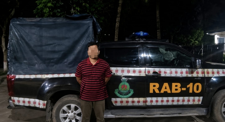 সাত বছরের সাজা এড়াতে, ১০ বছর আত্মগোপনে থেকেও শেষ রক্ষা হয়নি