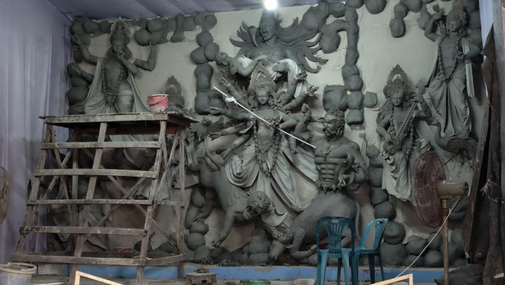 দুর্গাপূজাকে ঘিরে বরিশালে চলছে শেষ মুহুর্তের প্রস্তুতি