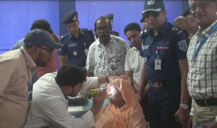 নীলফামারীতে পুলিশের চক্ষুশিবির নীলফামারীতে পুলিশের চক্ষুশিবির