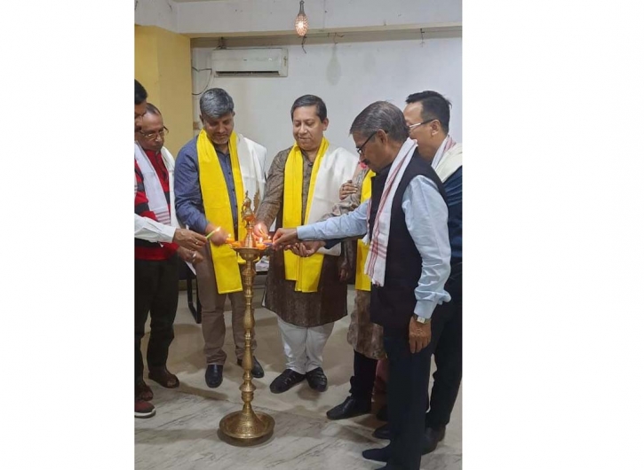 শিলচরের সুধীসমাজের আধ্যাপক ডা. স্বপ্নীলকে সম্বর্ধনা প্রদান শিলচরের সুধীসমাজের আধ্যাপক ডা. স্বপ্নীলকে সম্বর্ধনা প্রদান