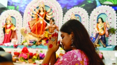 Durga Puja begins with Maha Shashti