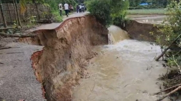 Flash floods cut off road link in Khagrachhari Flash floods cut off road link in Khagrachhari
