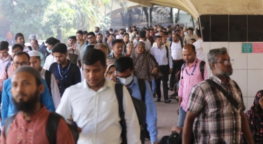 Homebound people leave city ahead of five-day Durga Puja vacation Homebound people leave city ahead of five-day Durga Puja vacation