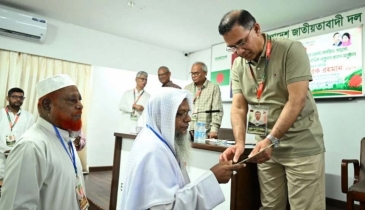PM gives financial assistance to mosques, temples in Dhaka-17 PM gives financial assistance to mosques, temples in Dhaka-17