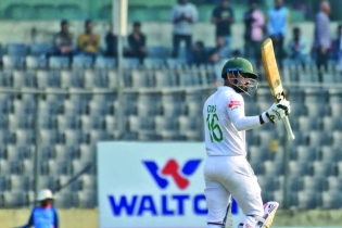 Dhaka Test: India  pursuing 145 as Mehidy bags 3 wickets