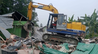 16 Illegal Structures Demolished in Railway Land Recovery Drive in Saidpur 16 Illegal Structures Demolished in Railway Land Recovery Drive in Saidpur