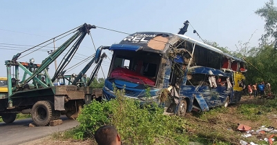5 killed, 15 injured as bus plunges into ditch in Cumilla
