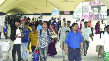 Return to Dhaka after Durga Puja holiday triggers rush at terminals
