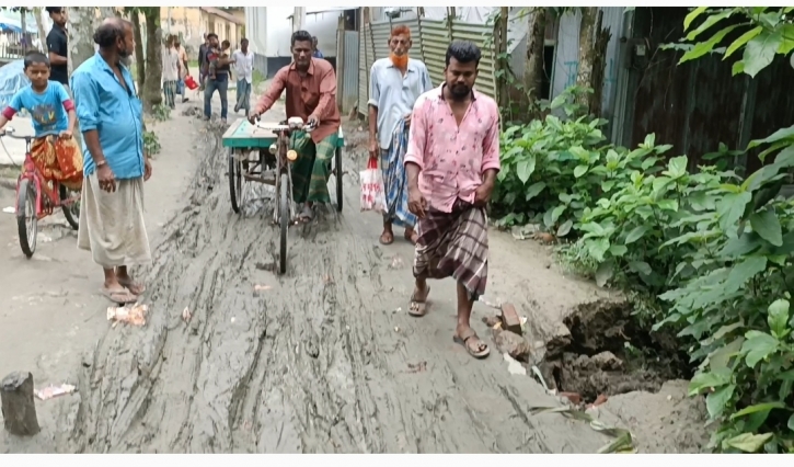 Locals suffering due to not develop a road in 10 years