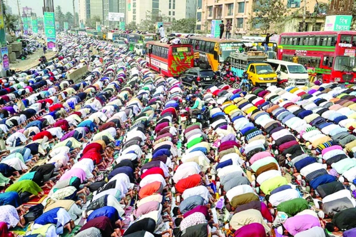 Bangladesh’s largest Jummah prayer held Bangladesh’s largest Jummah prayer held