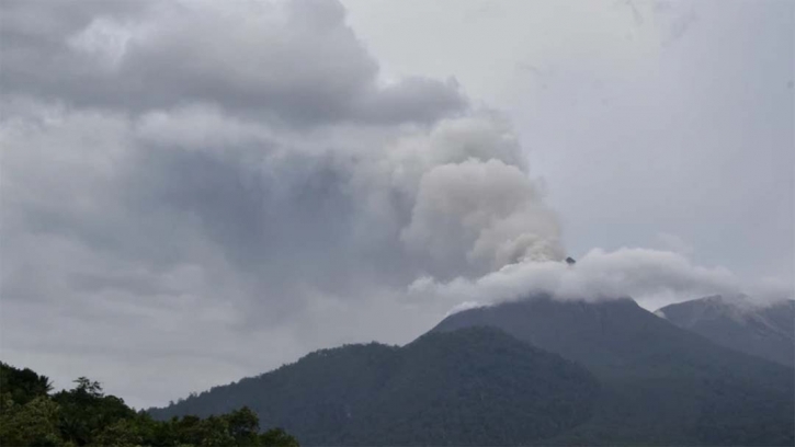 Volcanic eruption kills at least 6 people in Indonesia