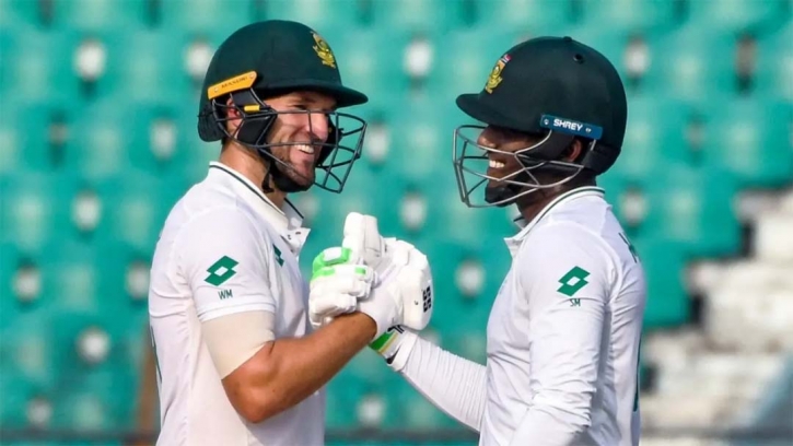 SA declare on 575; Ban lose 4 in 9 overs SA declare on 575; Ban lose 4 in 9 overs