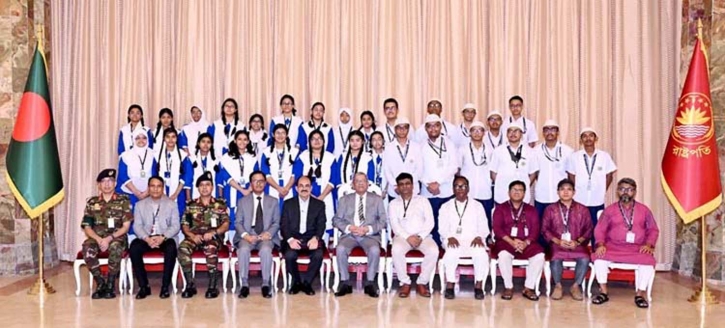 School students visit Bangabhaban for first time, meet President