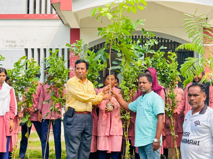 Chhatra Dal Launches Tree Plantation Program in Nilphamari: Saplings Distributed Among Students