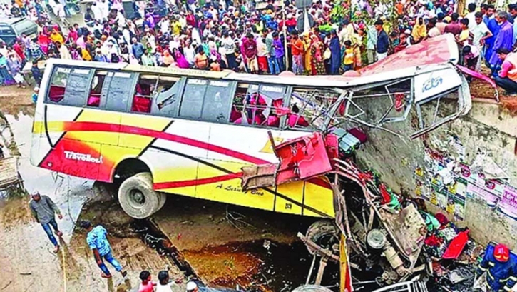 320 killed in a year on Dhaka Khulna, Barisal highways 320 killed in a year on Dhaka Khulna, Barisal highways