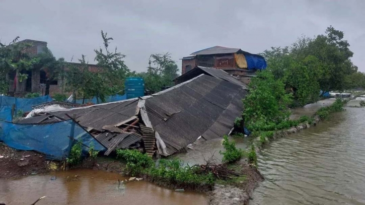 Rampage of Cyclone Remal continues, panic on Satkhira coast Rampage of Cyclone Remal continues, panic on Satkhira coast
