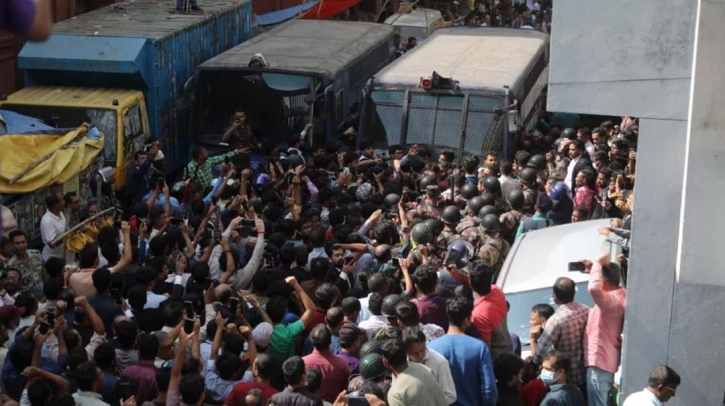 39 arrested over clashes following Chinmoy Krishna’s jail 39 arrested over clashes following Chinmoy Krishna’s jail