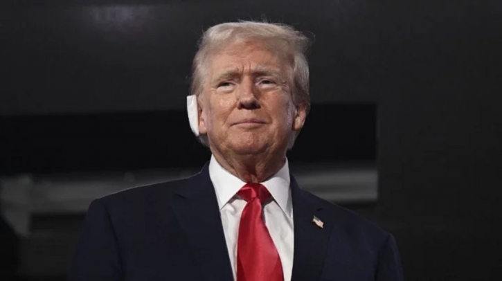 Trump appears at Republican convention with bandaged ear Trump appears at Republican convention with bandaged ear