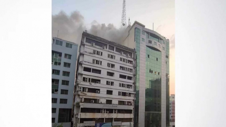 Fire breaks out at Khawaja Tower in Mohakhali