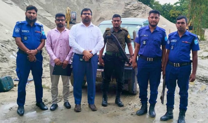 অবৈধ বালুঘাটে ভ্রাম্যমাণ আদালতের অভিযান,  ৪ লাখ টাকা জরিমানা